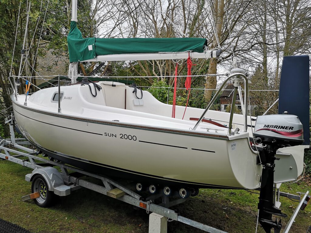 The Jeanneau Sun 2000. One of the most popular trailer sailers due its shallow draught