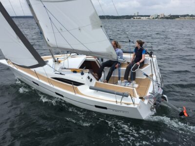 Viko S21 trailer sailer beating to windward