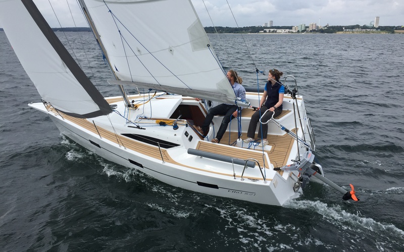 Viko S21 trailer sailer beating to windward