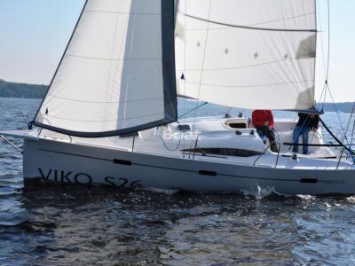 Viko S26 Lift keel trailable sailing cruiser on the water